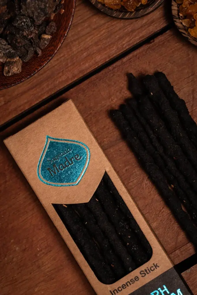 sahumerio-natural-mirra-olibano 3.webp