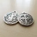 Dije San Benito Plateado 3,5cm.webp