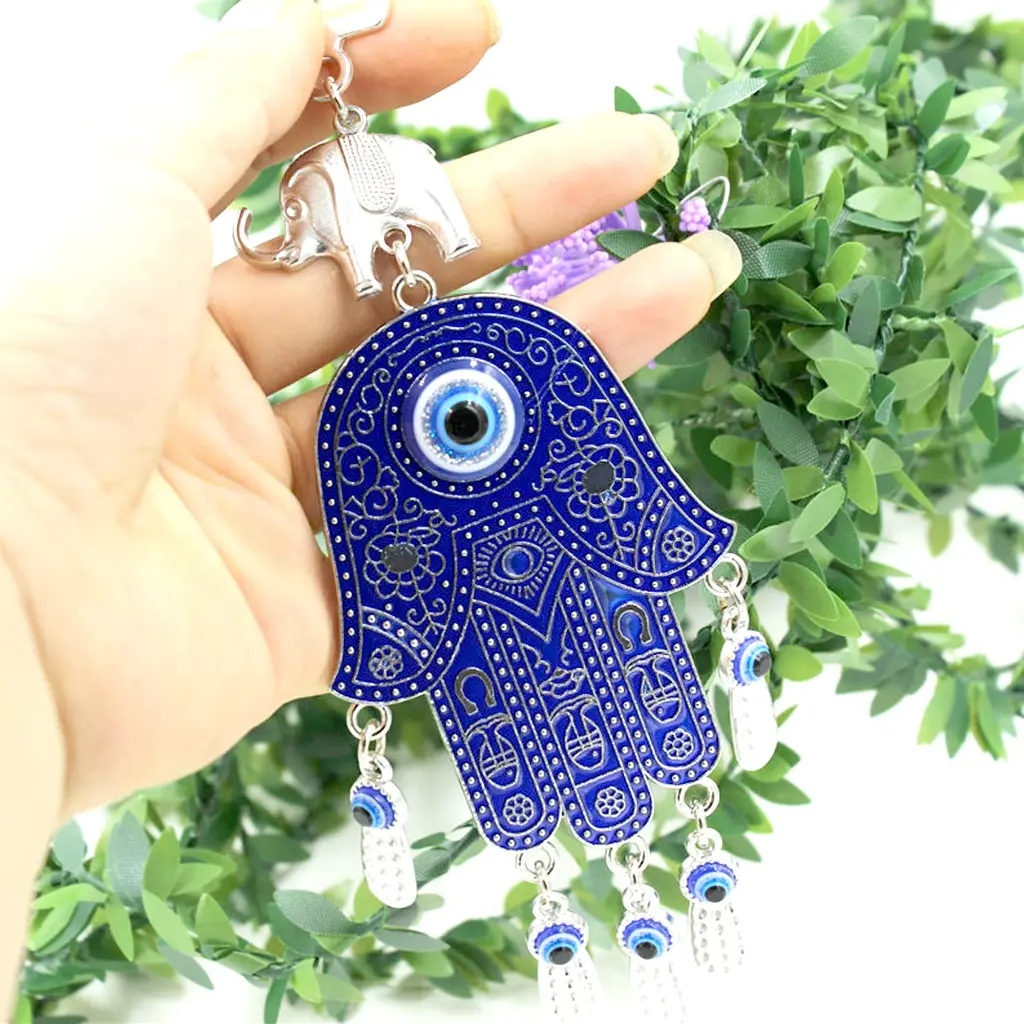 Mano Fatima mediana con elefante 2.webp