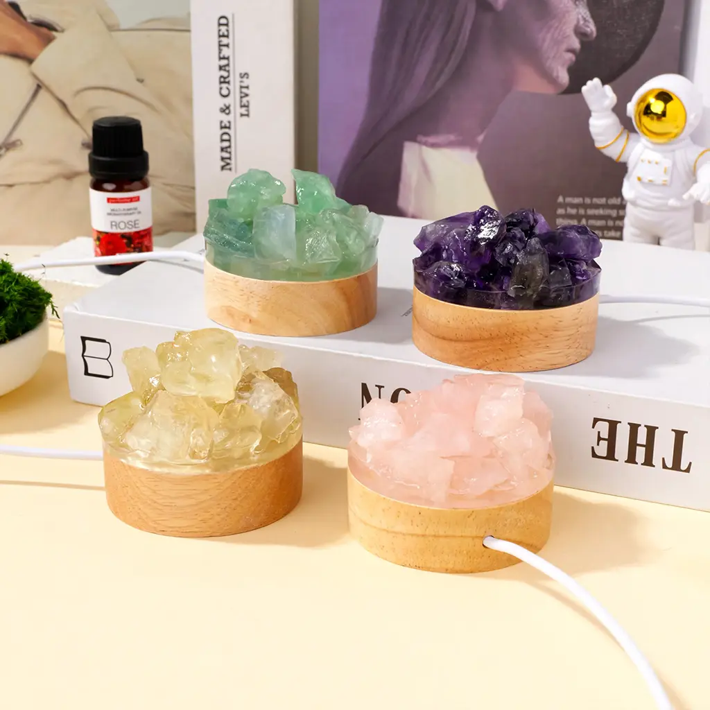 Lamparas de cristales en bruto.webp