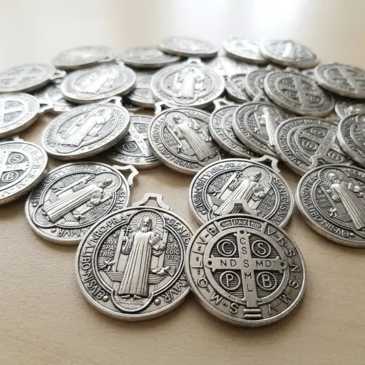 [ONC-079] PROMO X50 - Dije Medalla San Benito Plateado (Grande - 3,5cm)