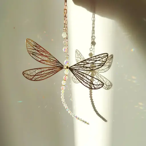[IMP-204] Colgante - Libélula alas doradas (25x14cm)